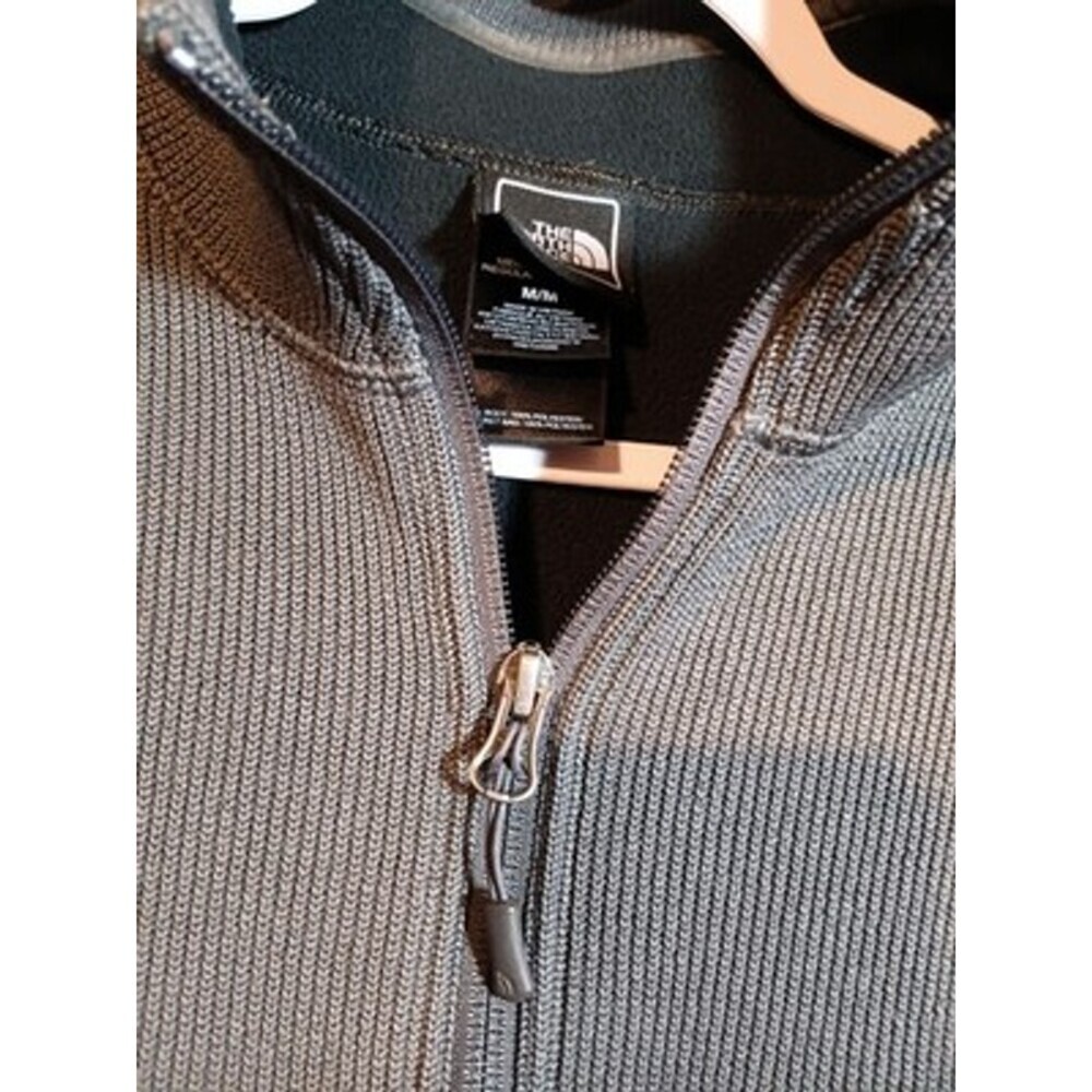 North Face M Gray Ribbed Jacket – Soft Warm Layer, Red Logo, Fall Ready - Picture 6 of 8